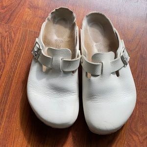 SALE Birkenstocks - white clogs - size 7 - $45